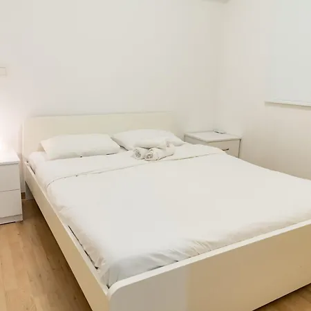 Earth Apartment Larnaca Exterior photo